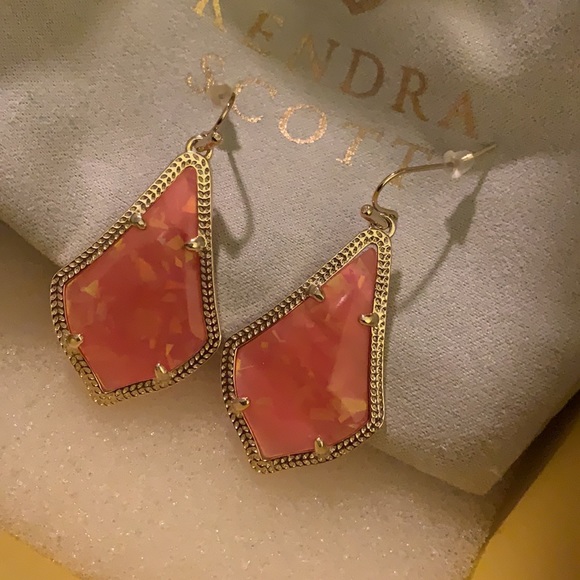 Kendra Scott Limited Edition Texas Release Coral Illusion Alex Earrings in gold - Picture 4 of 5